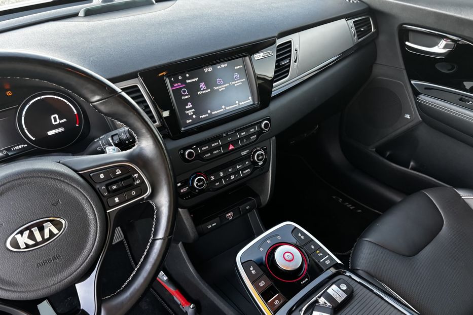 Продам Kia Niro 64 kWt  2020 года в Львове