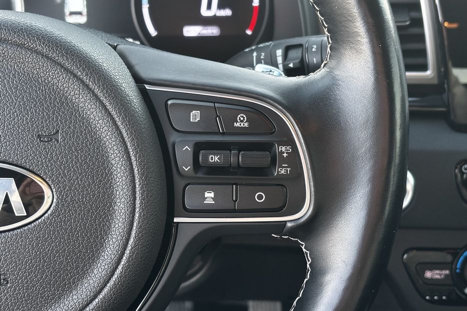 Продам Kia Niro 64 kWt  2020 года в Львове