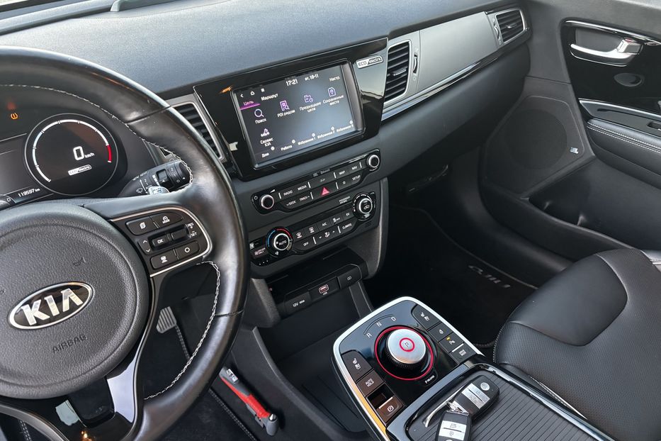 Продам Kia Niro 64 kWt  2020 года в Львове