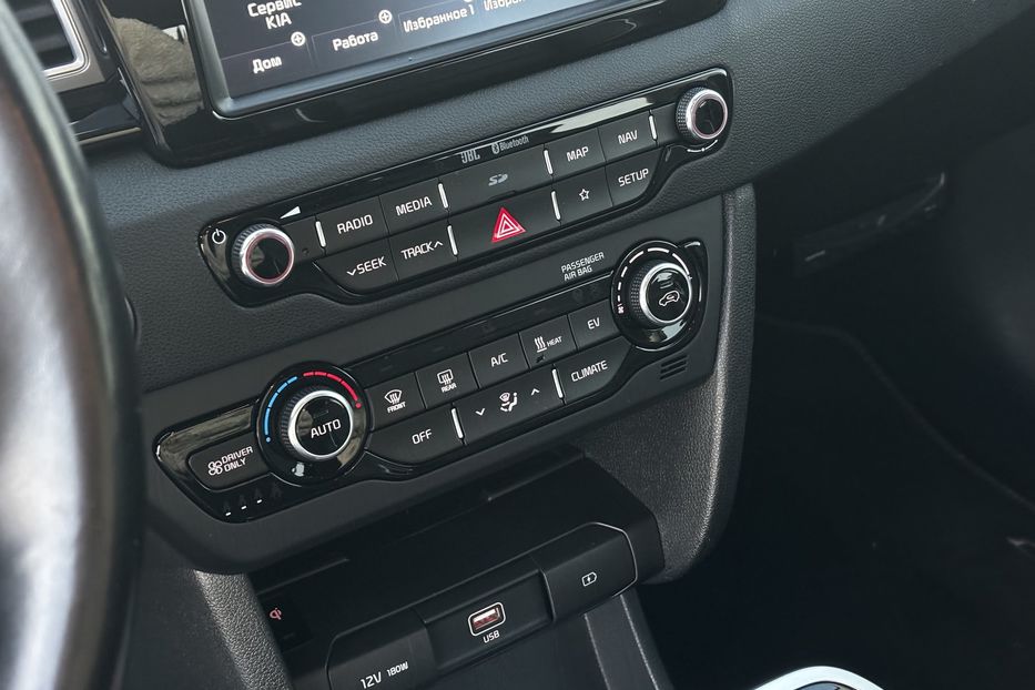 Продам Kia Niro 64 kWt  2020 года в Львове