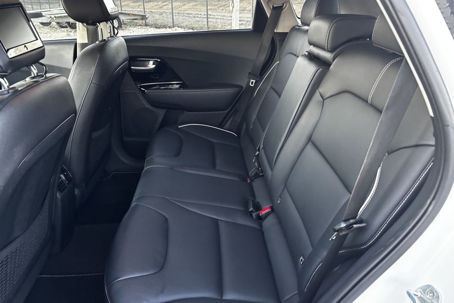 Продам Kia Niro 64 kWt  2020 года в Львове