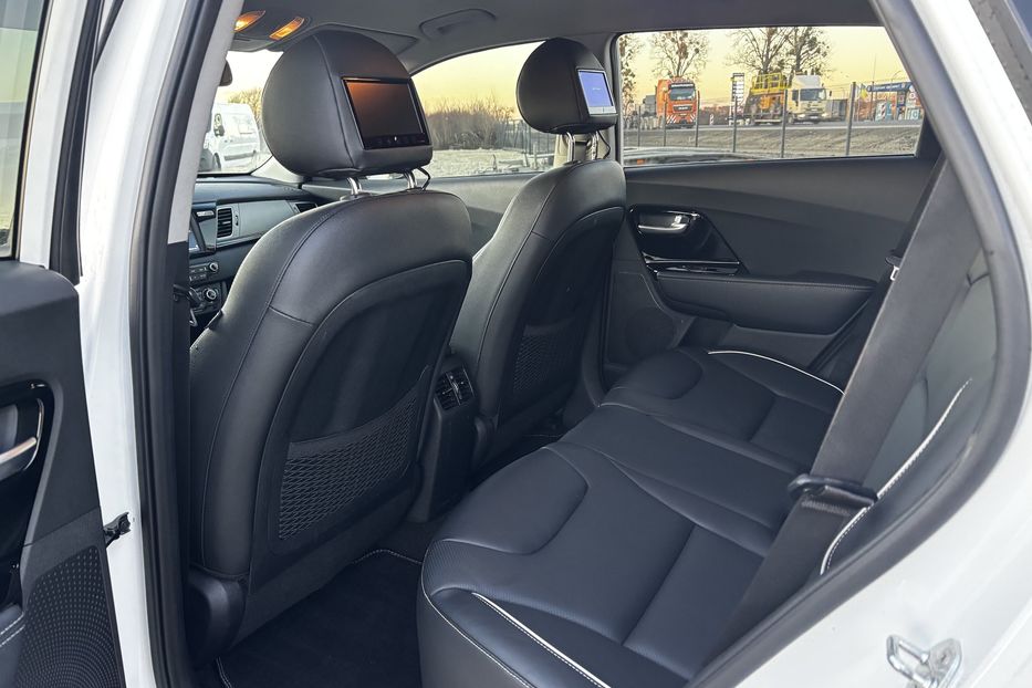 Продам Kia Niro 64 kWt  2020 года в Львове