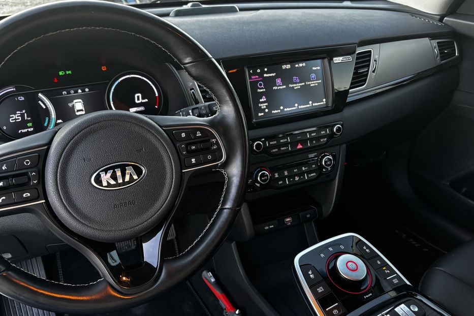 Продам Kia Niro 64 kWt  2020 года в Львове