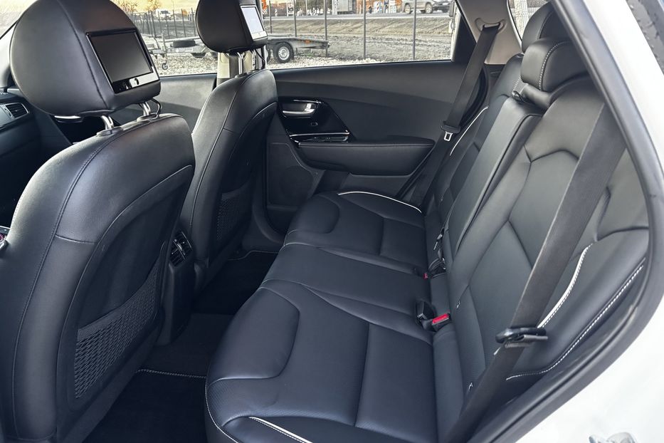 Продам Kia Niro 64 kWt  2020 года в Львове