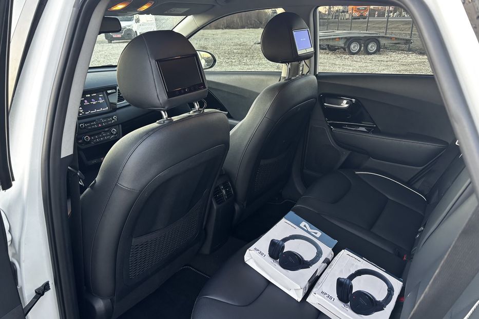 Продам Kia Niro 64 kWt  2020 года в Львове