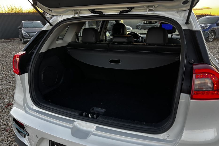 Продам Kia Niro 64 kWt  2020 года в Львове