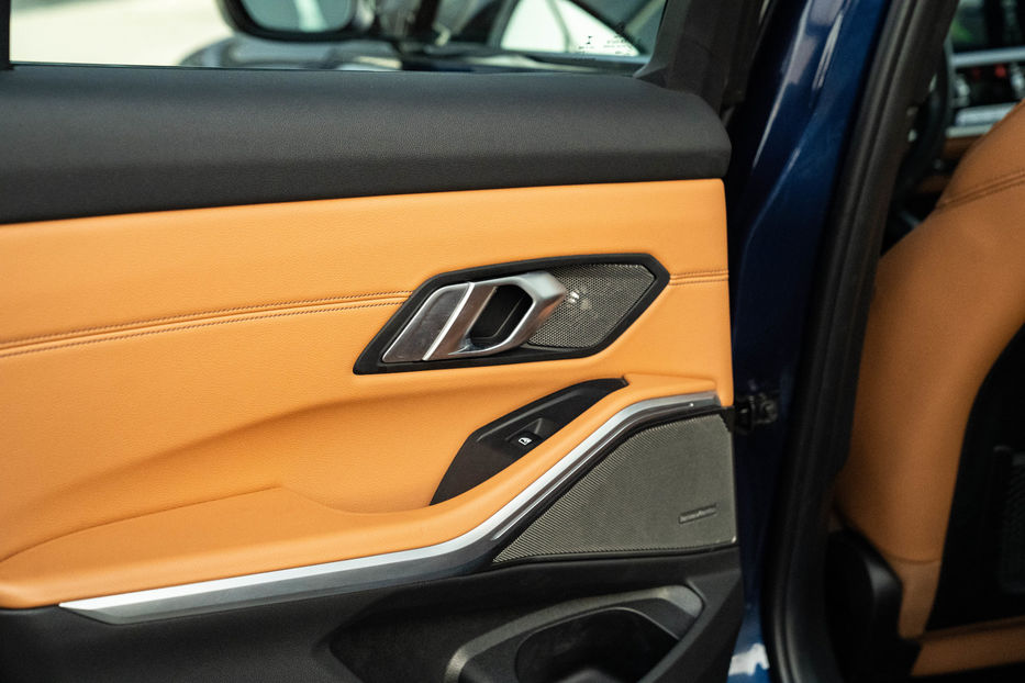 Продам BMW 330 I xDrive 2019 года в Черновцах