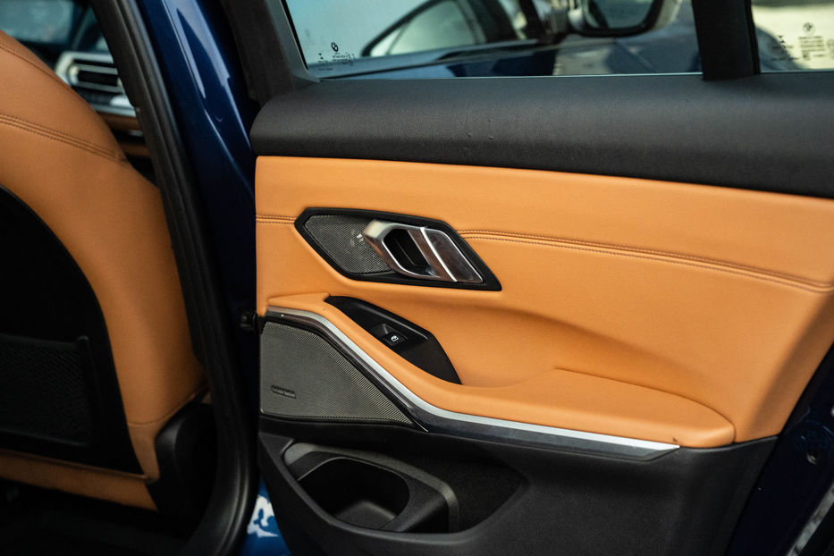 Продам BMW 330 I xDrive 2019 года в Черновцах