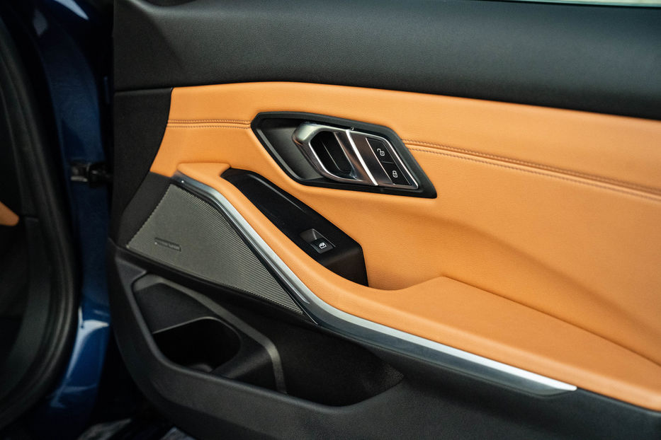 Продам BMW 330 I xDrive 2019 года в Черновцах