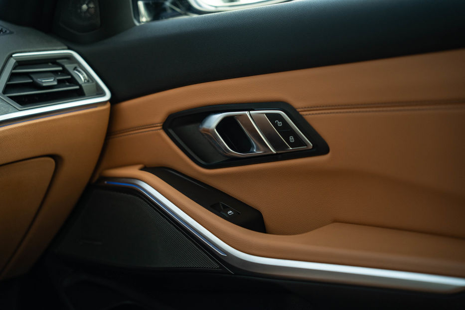 Продам BMW 330 I xDrive 2019 года в Черновцах