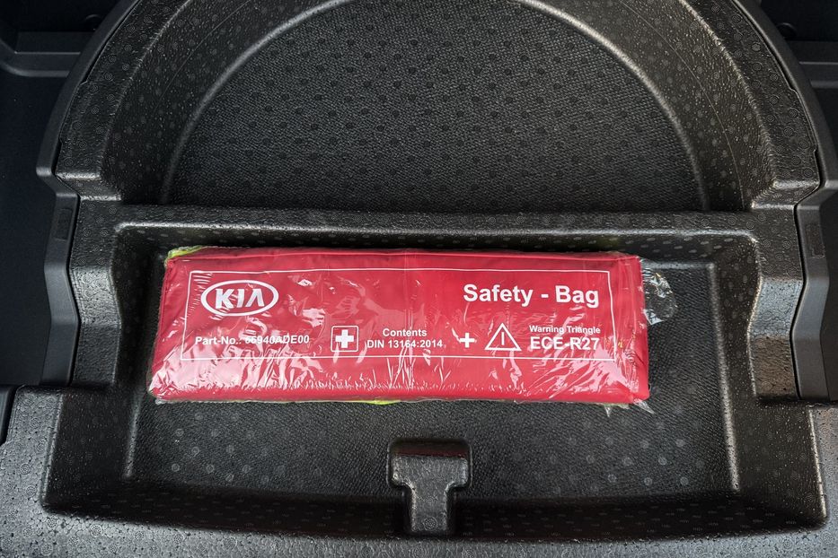 Продам Kia Niro 64кВтТепловийПідгрвсидінькерма 2022 года в Львове