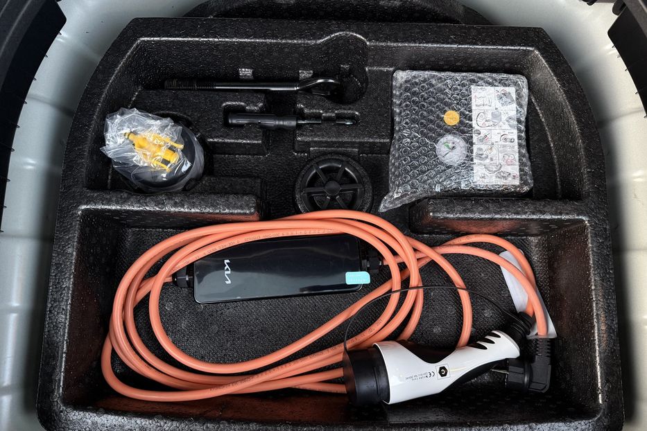 Продам Kia Niro 64кВтТепловийПідгрвсидінькерма 2022 года в Львове