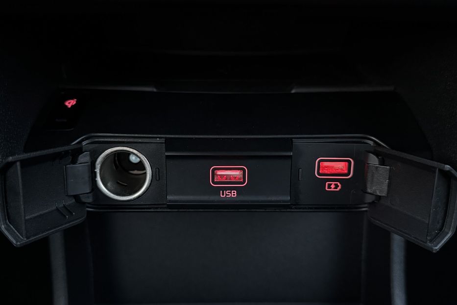 Продам Kia Niro 64кВтТепловийПідгрвсидінькерма 2022 года в Львове