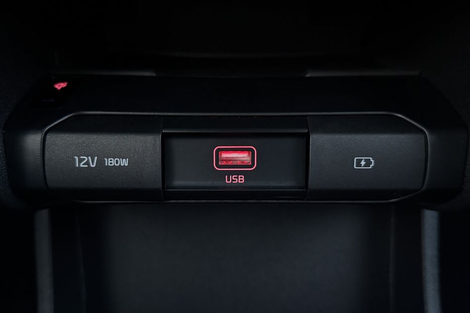 Продам Kia Niro 64кВтТепловийПідгрвсидінькерма 2022 года в Львове