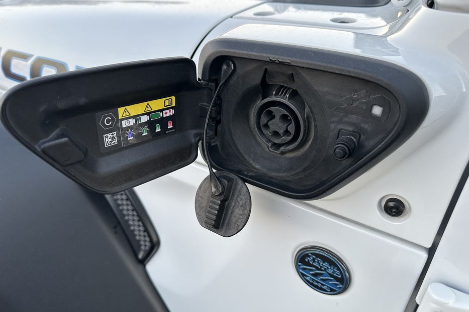 Продам Jeep Wrangler Rubicon Hibrid 2022 года в Киеве