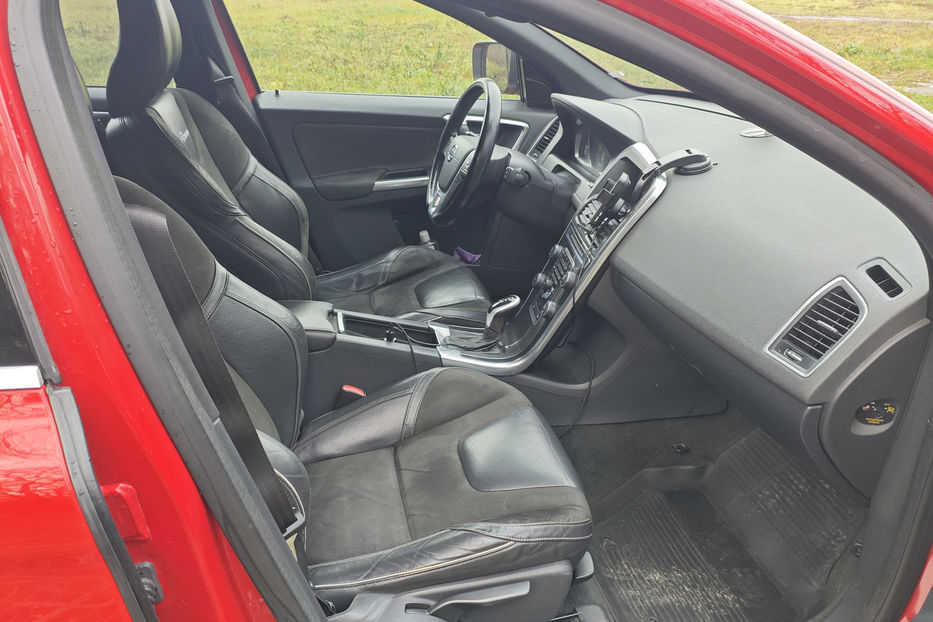 Продам Volvo XC60 2013 года в Киеве