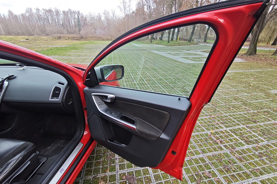 Продам Volvo XC60 2013 года в Киеве