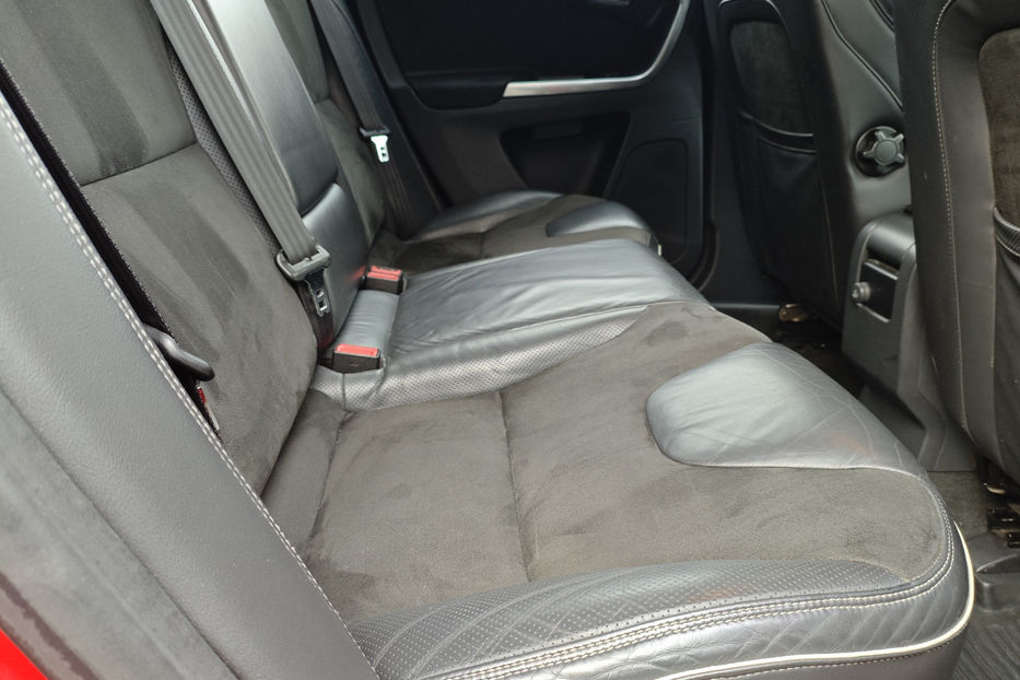 Продам Volvo XC60 2013 года в Киеве