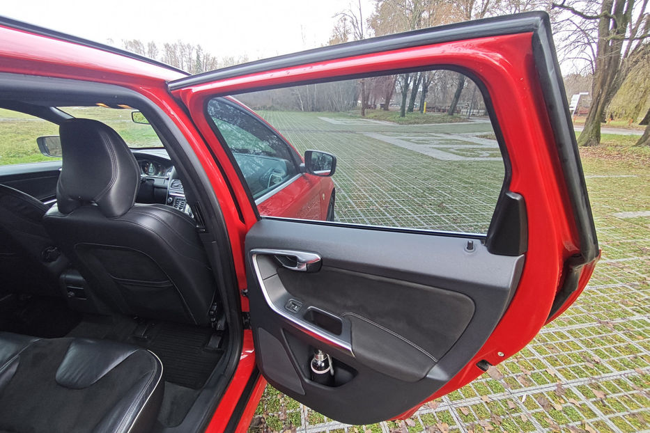 Продам Volvo XC60 2013 года в Киеве