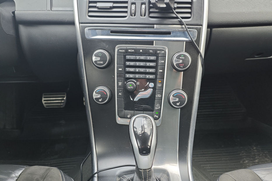 Продам Volvo XC60 2013 года в Киеве