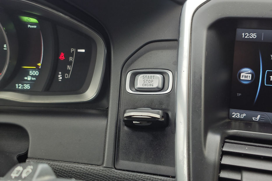 Продам Volvo XC60 2013 года в Киеве