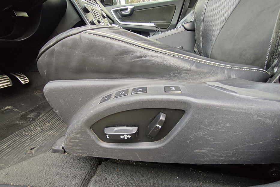 Продам Volvo XC60 2013 года в Киеве