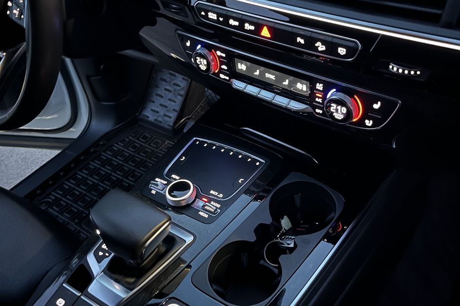 Продам Audi Q7 2019 года в Житомире