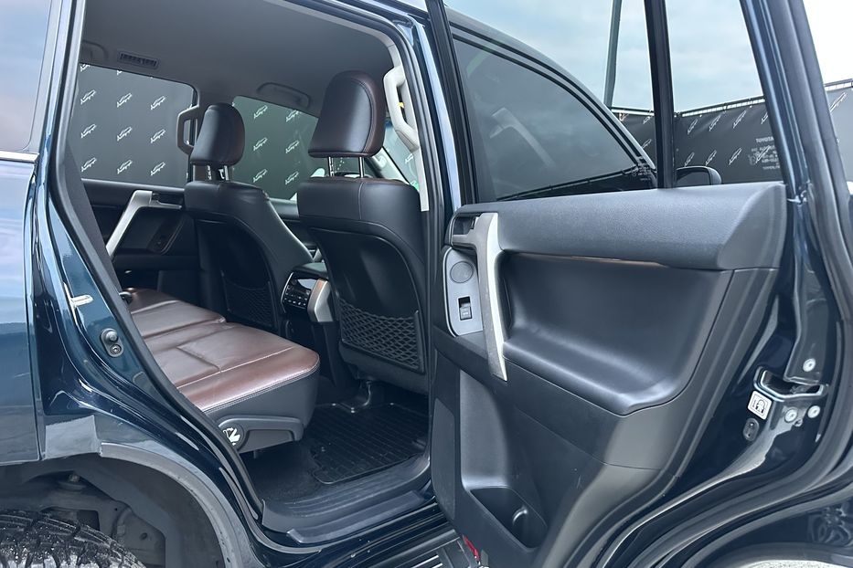 Продам Toyota Land Cruiser Prado AWD Premium 2018 года в Киеве
