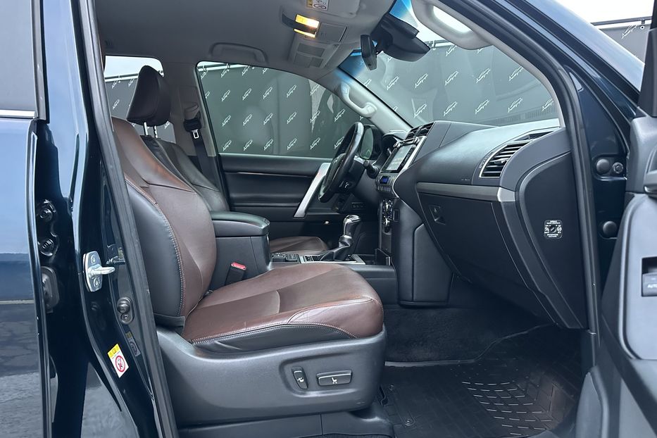 Продам Toyota Land Cruiser Prado AWD Premium 2018 года в Киеве