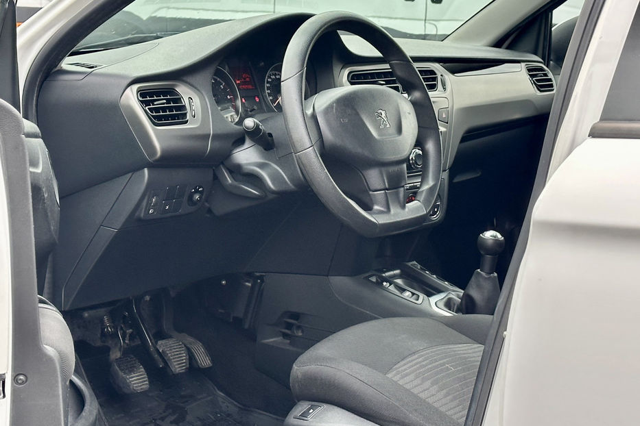 Продам Peugeot 301 2017 года в Киеве