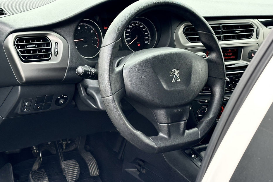 Продам Peugeot 301 2017 года в Киеве