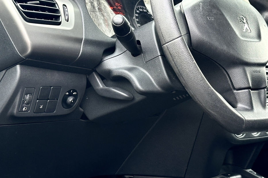 Продам Peugeot 301 2017 года в Киеве