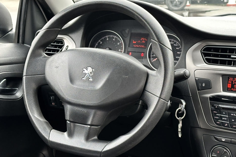 Продам Peugeot 301 2017 года в Киеве
