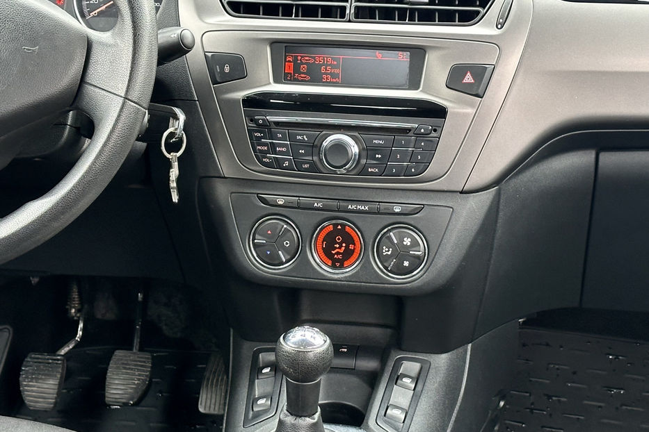 Продам Peugeot 301 2017 года в Киеве