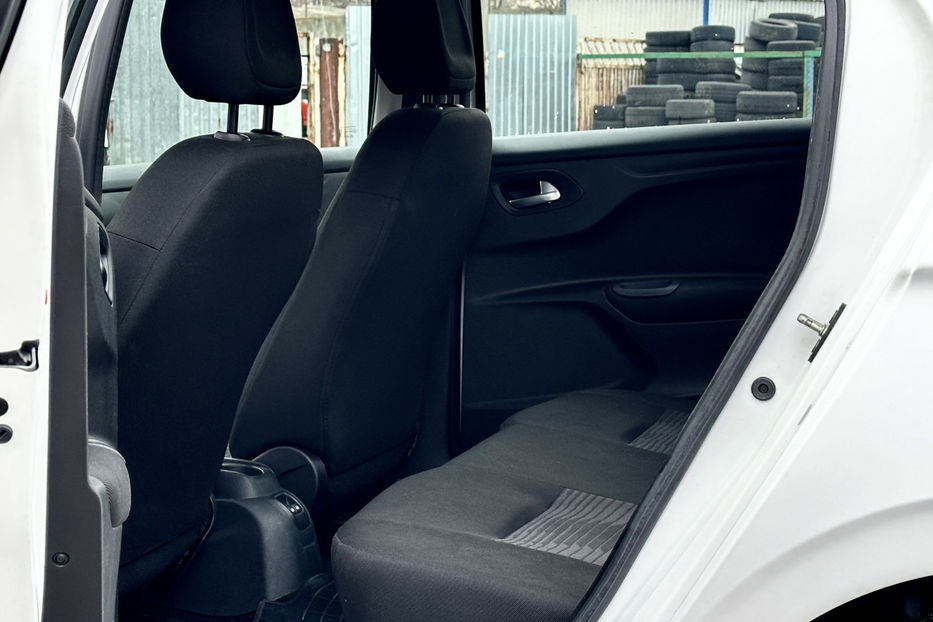 Продам Peugeot 301 2017 года в Киеве