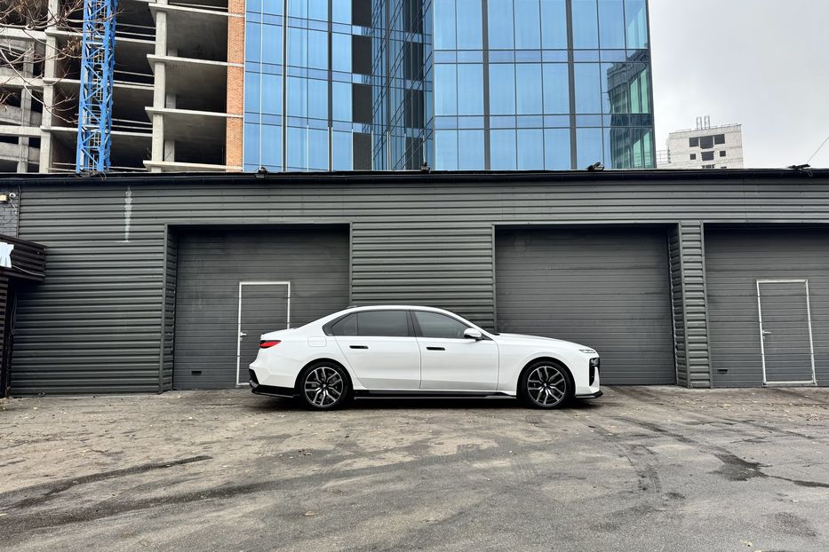 Продам BMW 760 i MHEV  xDrive M Package  2023 года в Киеве