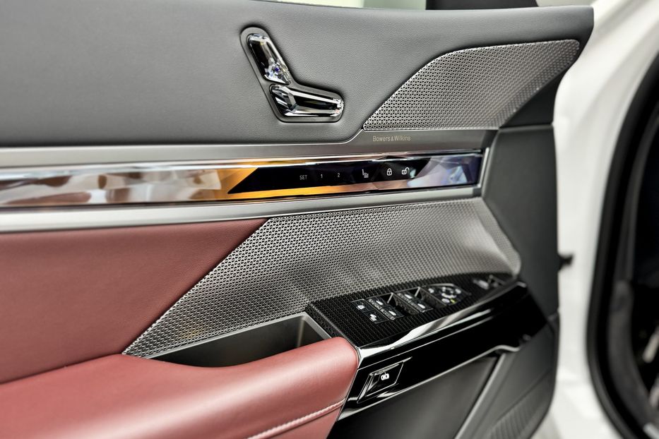 Продам BMW 760 i MHEV  xDrive M Package  2023 года в Киеве