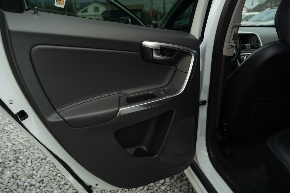 Продам Volvo XC60 2015 года в Черновцах