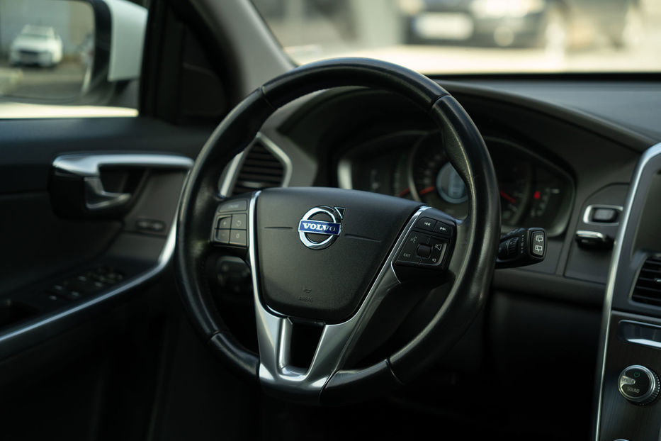 Продам Volvo XC60 2015 года в Черновцах