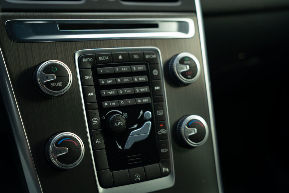 Продам Volvo XC60 2015 года в Черновцах