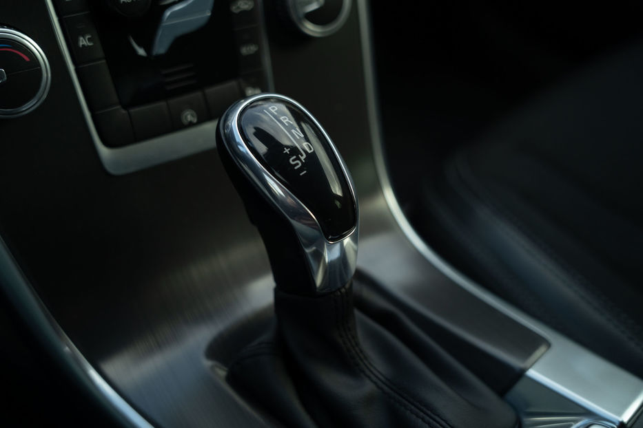 Продам Volvo XC60 2015 года в Черновцах