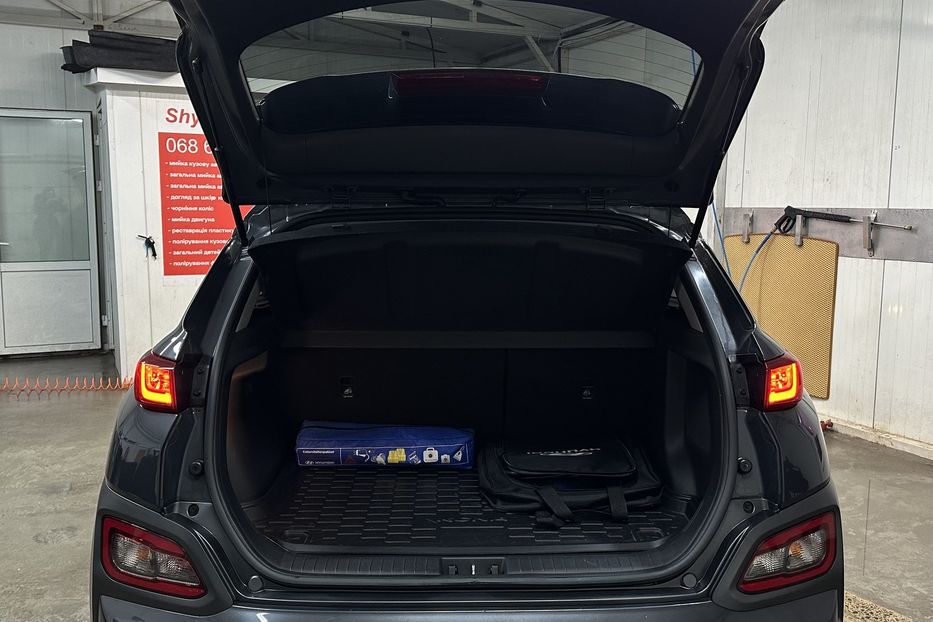 Продам Hyundai Kona 64кВт Проекція Підігрів сидінь 2021 года в Львове