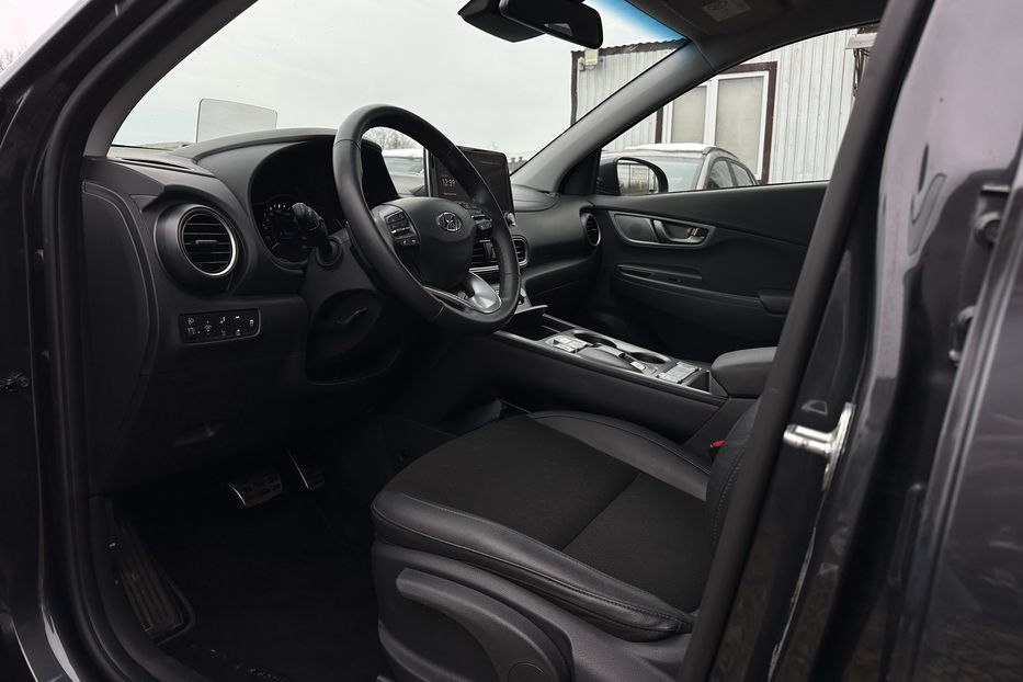 Продам Hyundai Kona 64кВт Проекція Підігрів сидінь 2021 года в Львове