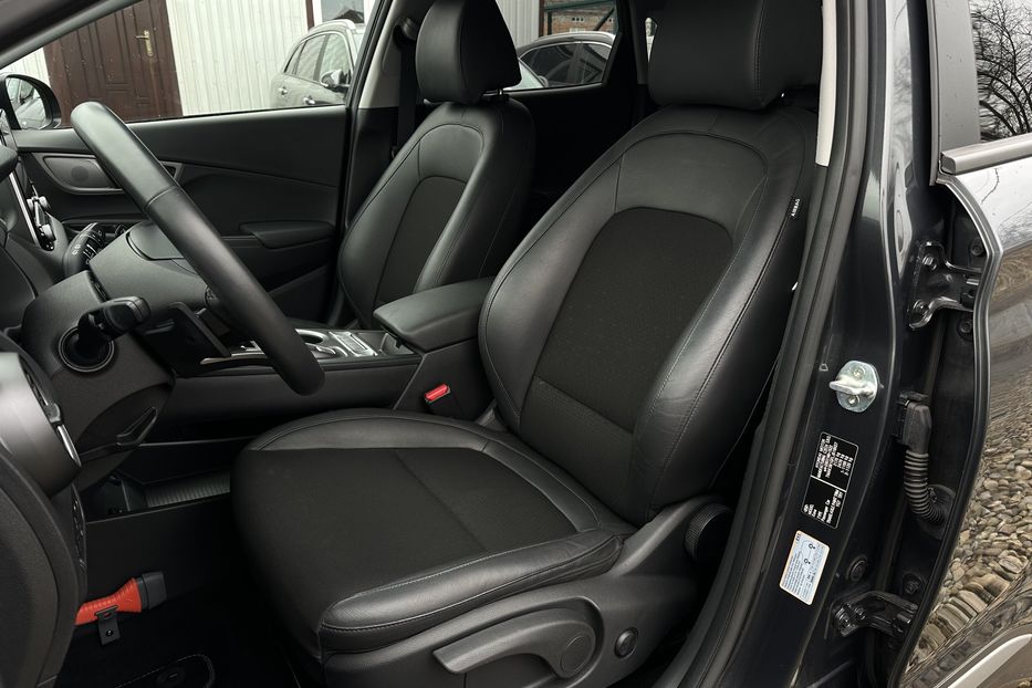 Продам Hyundai Kona 64кВт Проекція Підігрів сидінь 2021 года в Львове
