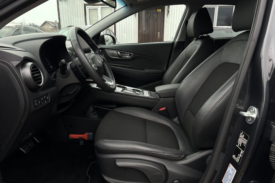 Продам Hyundai Kona 64кВт Проекція Підігрів сидінь 2021 года в Львове