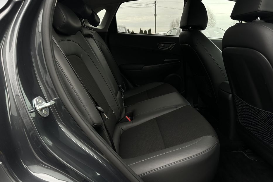 Продам Hyundai Kona 64кВт Проекція Підігрів сидінь 2021 года в Львове