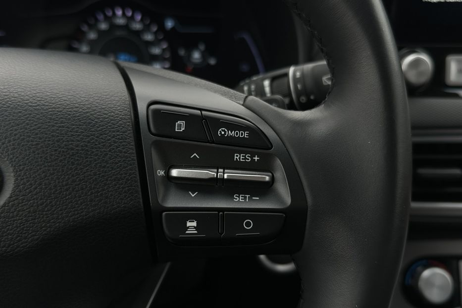 Продам Hyundai Kona 64кВт Проекція Підігрів сидінь 2021 года в Львове