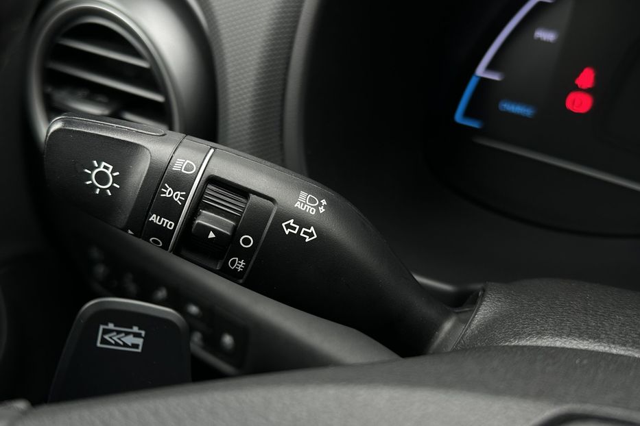 Продам Hyundai Kona 64кВт Проекція Підігрів сидінь 2021 года в Львове