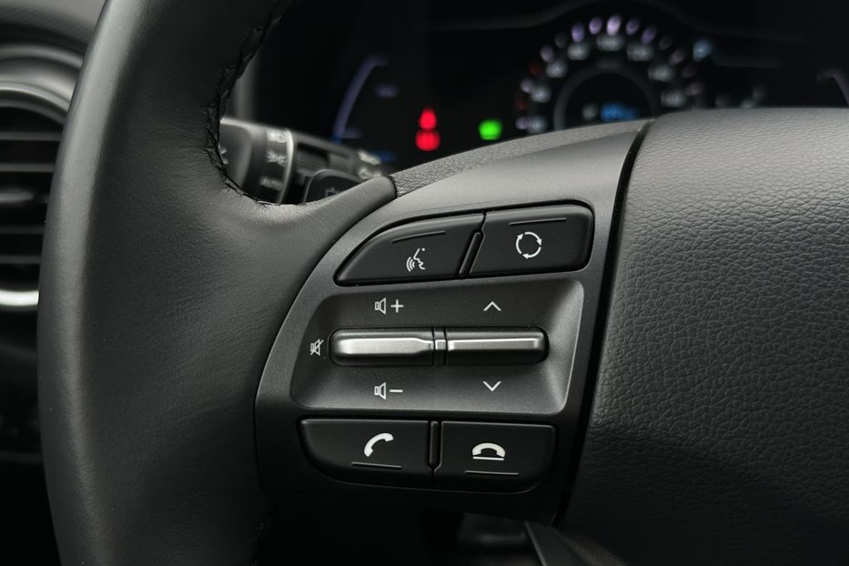 Продам Hyundai Kona 64кВт Проекція Підігрів сидінь 2021 года в Львове