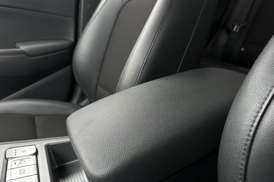 Продам Hyundai Kona 64кВт Проекція Підігрів сидінь 2021 года в Львове